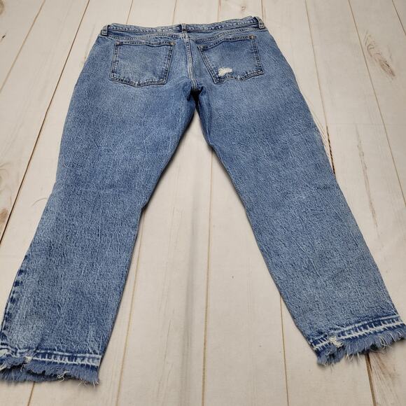 Abercrombie & Fitch The Mom high rise jeans distressed raw hem - Picture 7 of 9